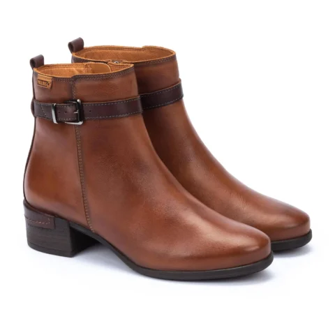 Botín con detalle en tacón